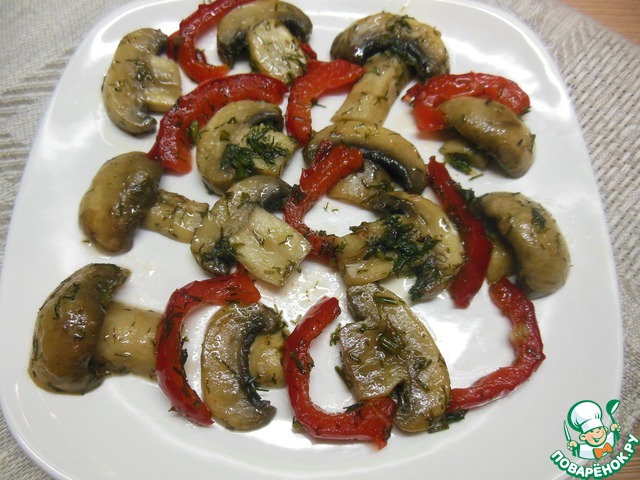 Appetizer of mushrooms with bell peppers