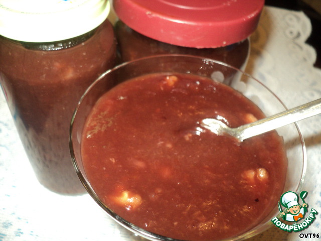 Plum jam with bananas and walnuts