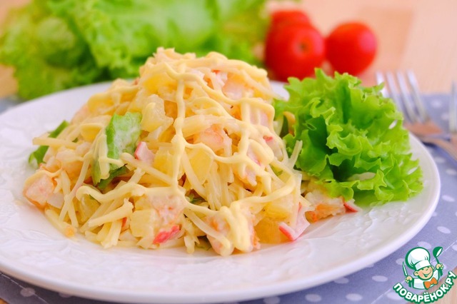 Салат с креветками и ананасами