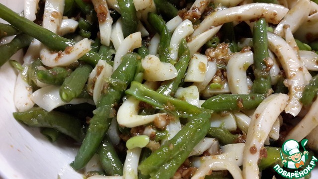 Кальмар с фасолью по-корейски