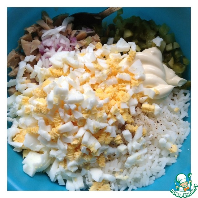 Салат с консервированным кальмаром 