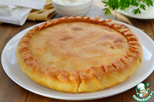 Pie with potatoes and mushrooms