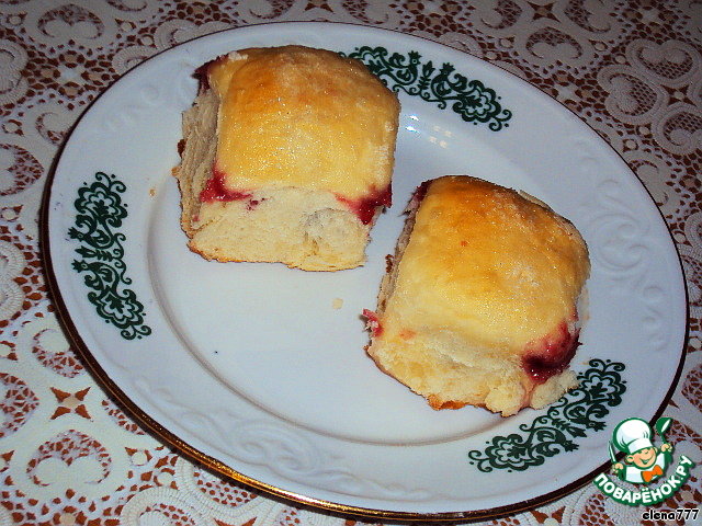 Scones with jelly icing