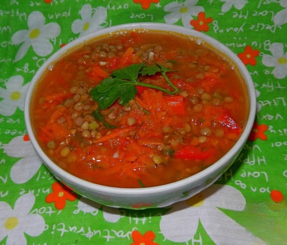 Tomato soup with lentils