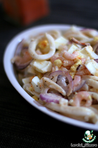 Salad with squid and shrimp