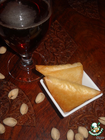 Samosas from Filo pastry with feta and crab