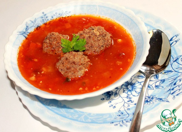 Tomato soup with meatballs of lamb stuffed with goat cheese and hazelnuts