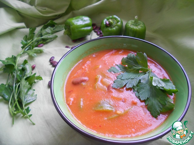 Spicy tomato soup with beans