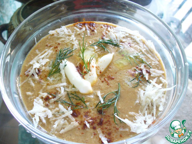 Lentil soup with mushrooms and chicken