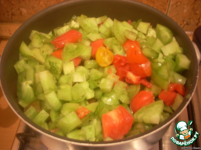 A filling soup of unripe tomatoes