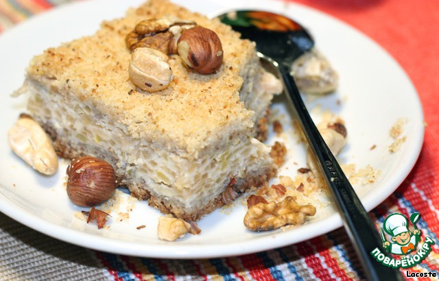 Crumbly Apple and cheese cake with nuts