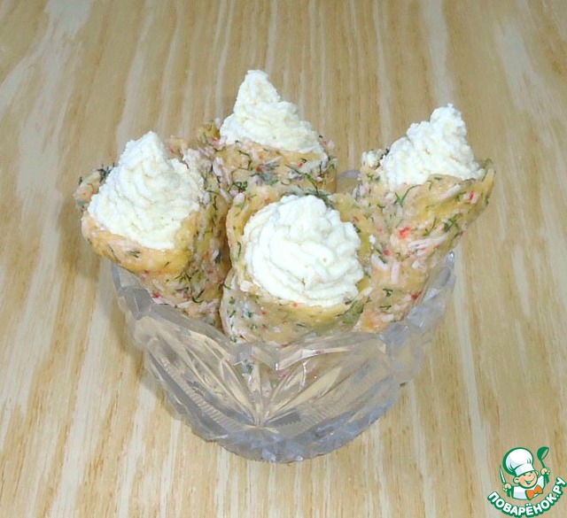 Cheese-crab cones with egg pate