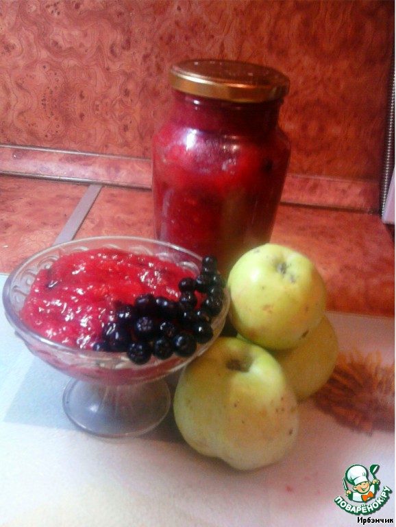 Jam from apples and black Rowan