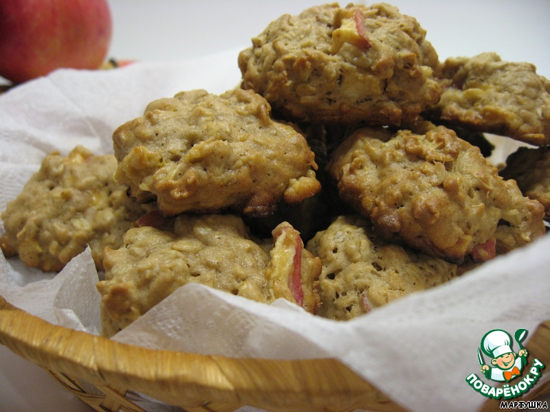 Oatmeal cookies with apples