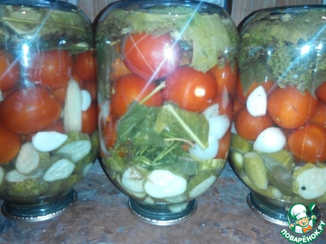 Canned tomatoes with cucumbers