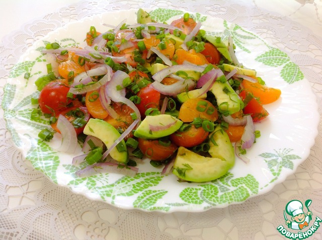 Spicy salad with avocado