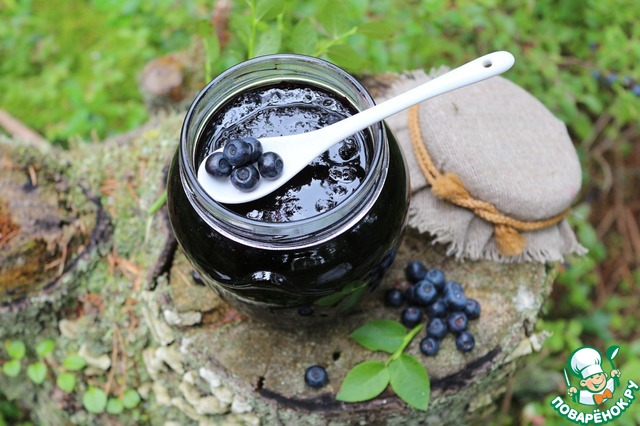 Blueberry jam with black currants