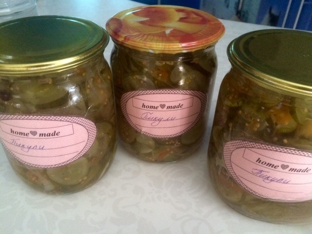 Pickles pizza and sandwiches