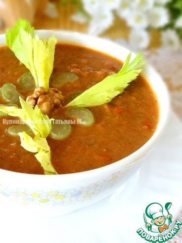 A thick soup with lentils and walnuts