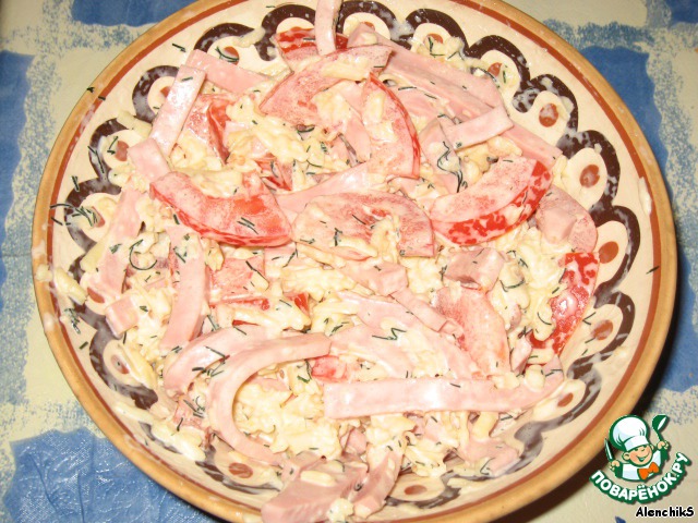 Salad with ham and cheese