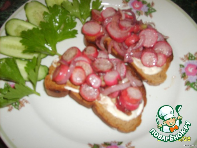 A salad sandwich with roasted radishes 