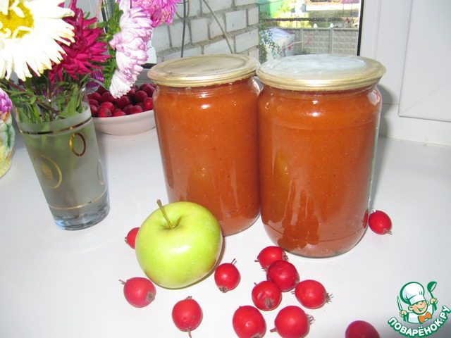 Jam from apples and hawthorn