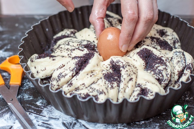 Poppy seed cake butter-yeast dough