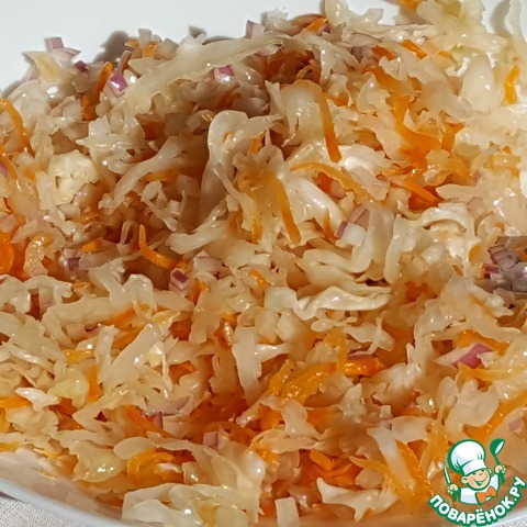 Квашеная капуста и простой салат