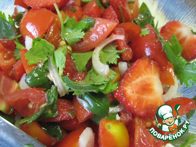 Tomato-strawberry salad