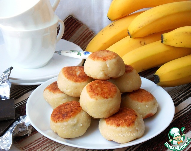 Cottage cheese biscuits with banana and chocolate