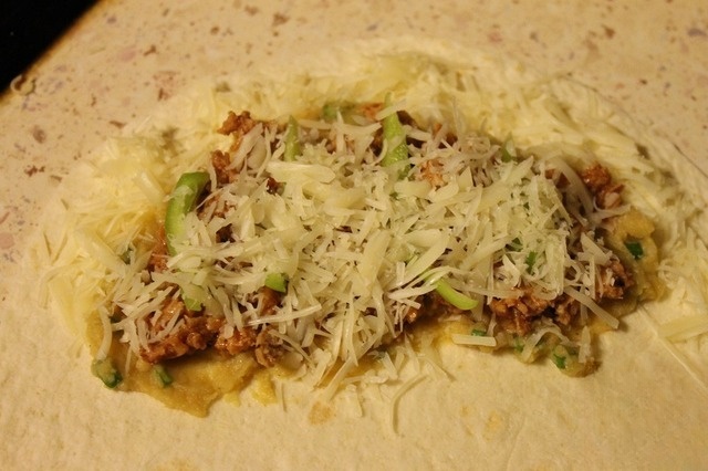 Quesadilla with meat and chickpeas