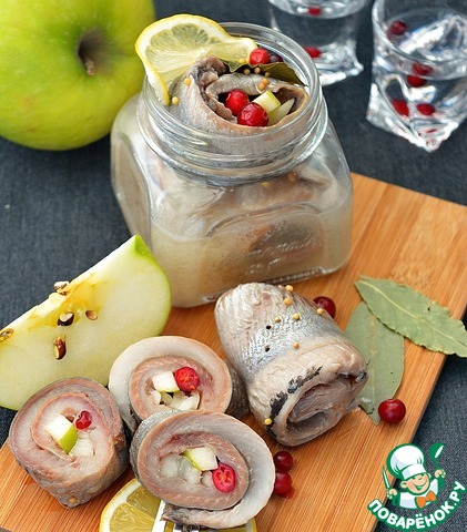 Rollmops with Apple and cranberries