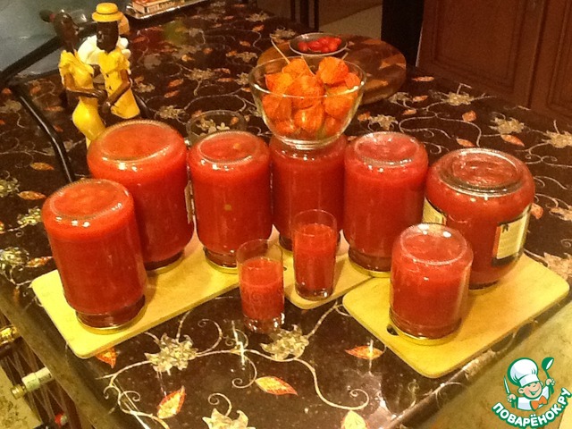 Cherry tomatoes in tomato juice for the winter