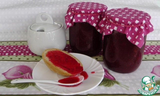 Strawberry jam with vanilla