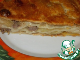 Pie with potatoes and meat 