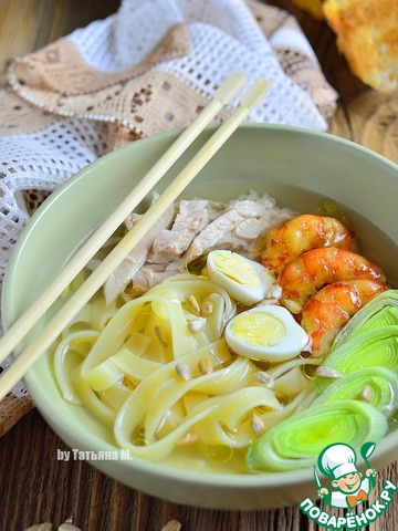 Chicken noodle soup with prawns