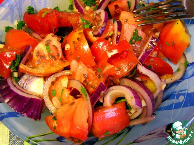 Spicy salad of tomatoes and red onion