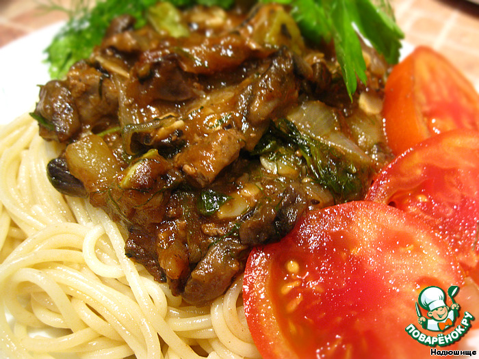 Spaghetti with chicken liver and vegetables