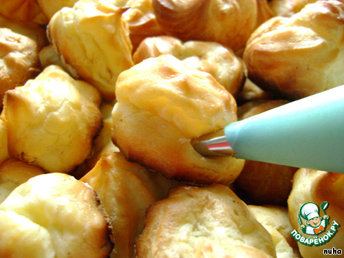 A croquembouche 