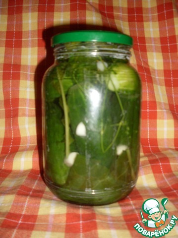 Quick pickled cucumbers with thyme