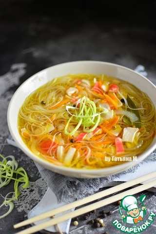 Soup with rice noodles and crab meat