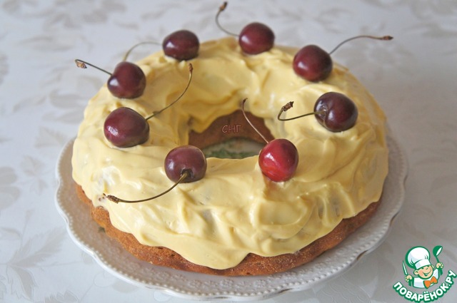 Pumpkin cupcake with cream cap