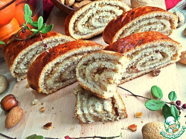 Hungarian strudel with nuts