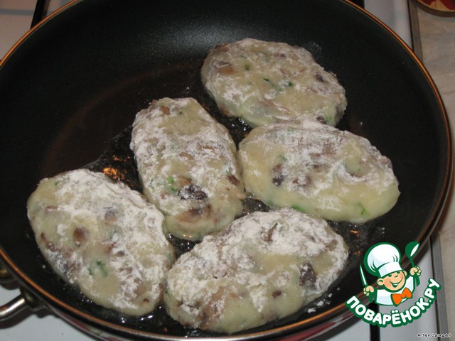 Potato patties with mushrooms