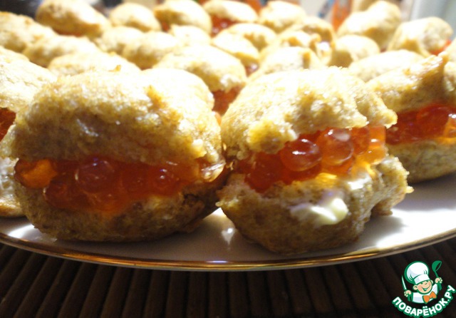 Rye popovers with caviar