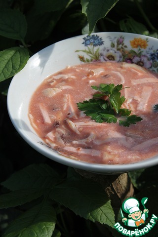 Salad with pickled onions and pancakes