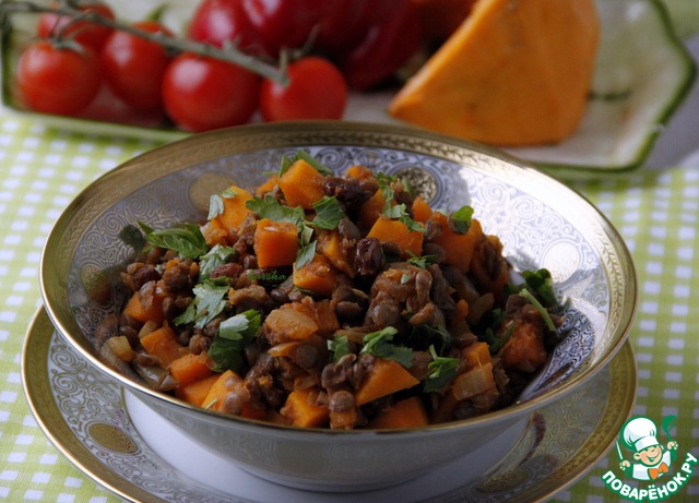 Curry made of green lentils and pumpkin