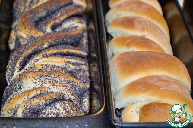 Cake roll with poppy seeds vegetable