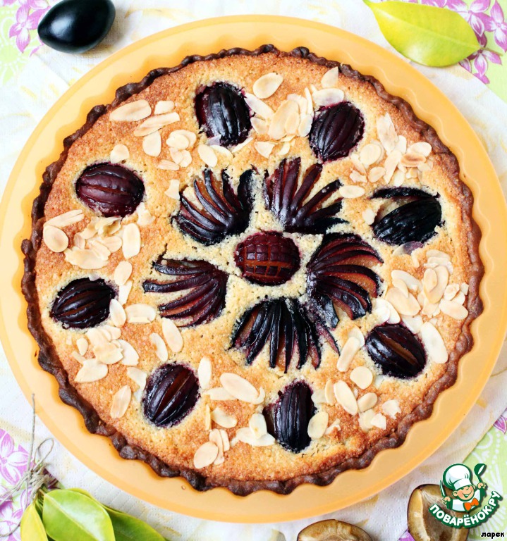 Tart with plums and Frangipane