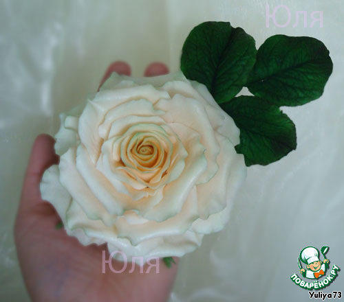 Rose from sugar mastic